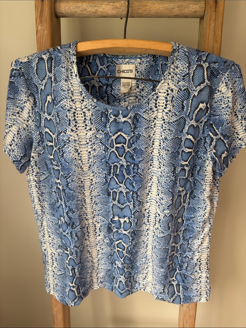 Chico's Blue and White Snake-Print Short Sleeve Tee Chicos size 1
